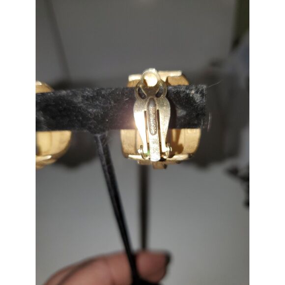 Gold Tone Chunky Earrings Vintage Hong Kong Clip On Back Costume Jewelry - Picture 6 of 11